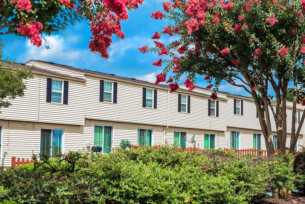 Hopkins Point by OneWall Middle River, MD Apartments