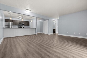 Fairfax Apartments - Lansing, MI in Lansing, MI - Building Photo - Building Photo