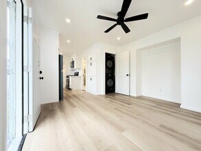 1163 1/2 East 70th Street in Los Angeles, CA - Building Photo - Building Photo