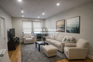 725 Boylston St, Unit 33 in Boston, MA - Building Photo