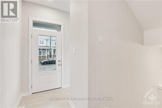 108 Pizzicato St in Ottawa, ON - Building Photo - Building Photo