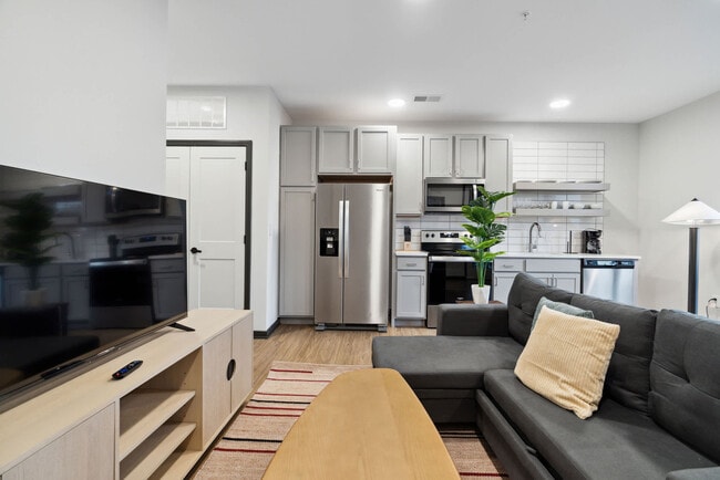 423 E Michigan St in Indianapolis, IN - Foto de edificio - Building Photo