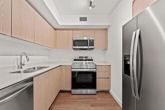 1500 Bay Rd in Miami Beach, FL - Building Photo - Building Photo