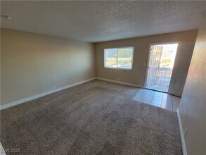 5248 Pebble Beach Blvd in Las Vegas, NV - Building Photo - Building Photo