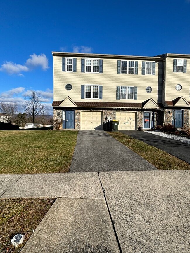 7261 Lincoln Ct in New Tripoli, PA - Building Photo - Building Photo