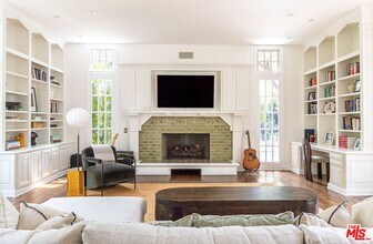 226 Palisades Ave in Santa Monica, CA - Foto de edificio - Building Photo