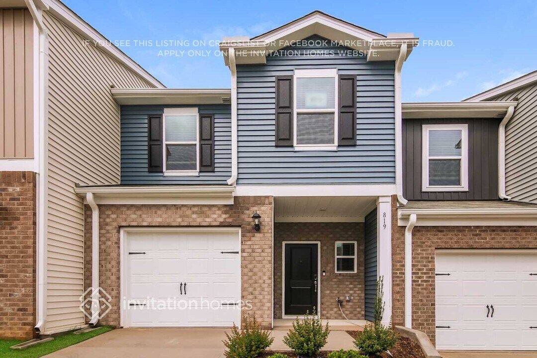 819 Holiday Pk Ln in Knightdale, NC - Building Photo