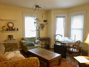 91 Wallingford Rd, Unit 1 in Boston, MA - Building Photo - Building Photo