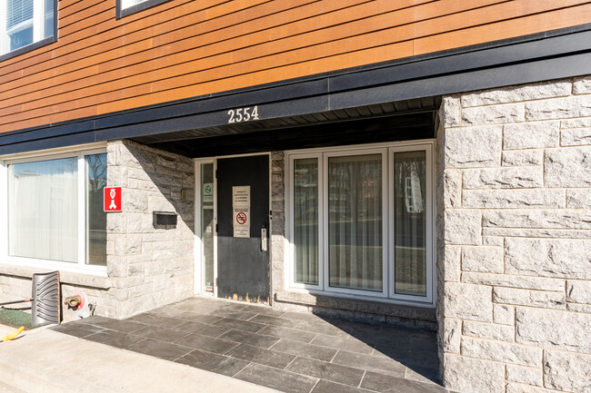 2554 Sainte-Foy Ch in Québec, QC - Building Photo - Building Photo