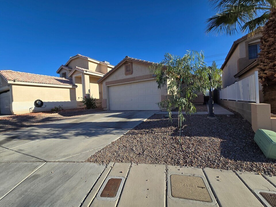 6325 Cascade Run Ave in Las Vegas, NV - Building Photo