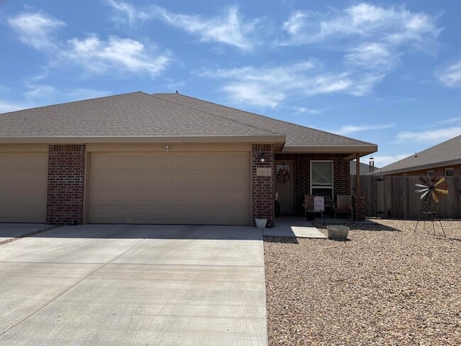 5605 Jarvis St, Unit 1-2 in Lubbock, TX - Building Photo - Building Photo