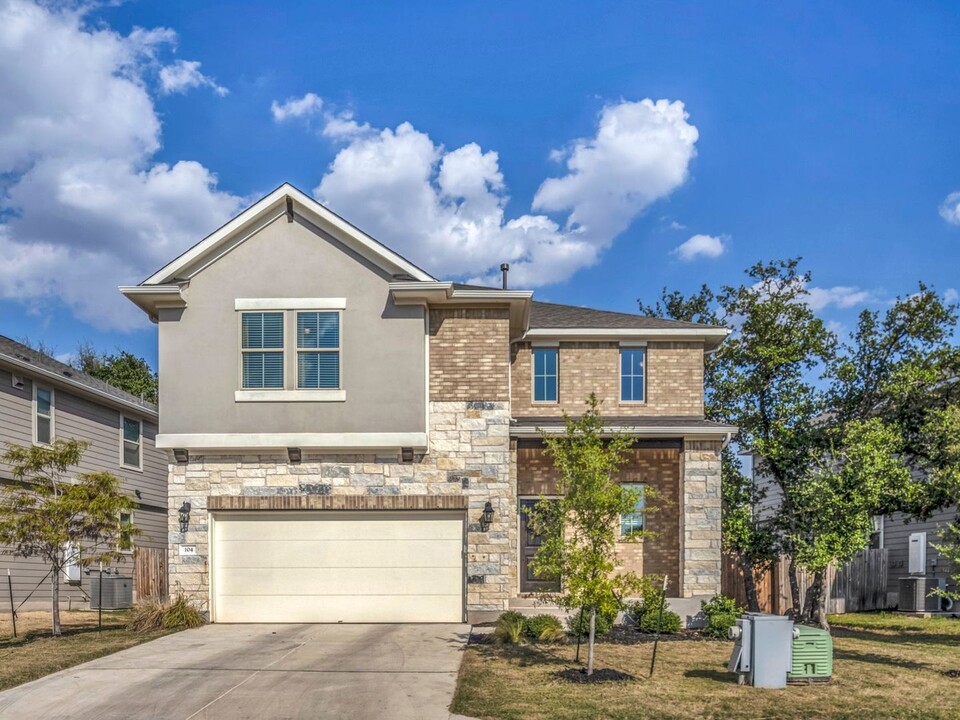 104 Flat Creek Ct in Georgetown, TX - Building Photo