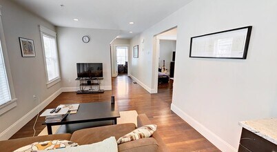 33 Linden Ave in Somerville, MA - Building Photo - Building Photo