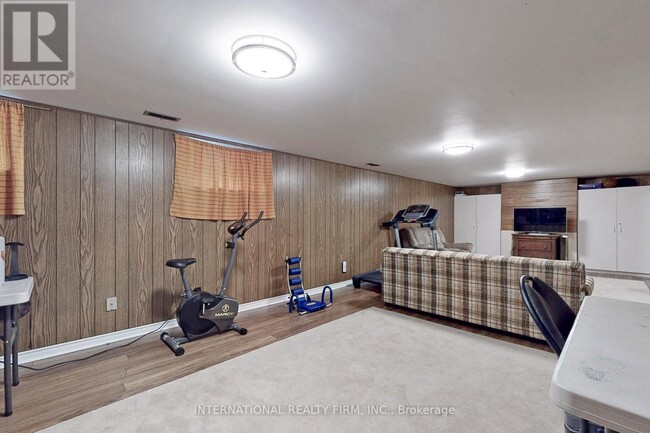 12 Briarfield Dr in Toronto, ON - Building Photo - Building Photo