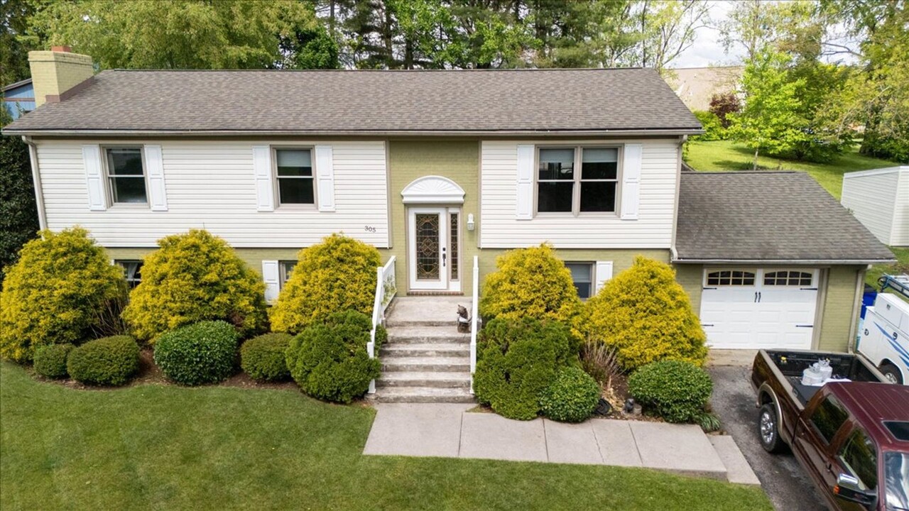 305 Woodbine Dr in Blacksburg, VA - Building Photo