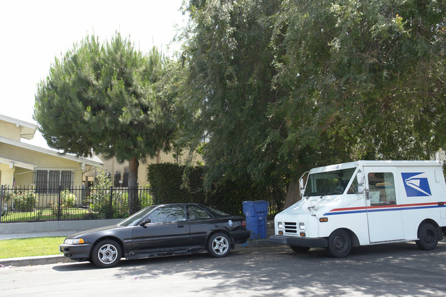 4732 Elmwood Ave in Los Angeles, CA - Foto de edificio - Building Photo