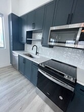 147 NW 32nd St, Unit B1 in Miami, FL - Foto de edificio - Building Photo