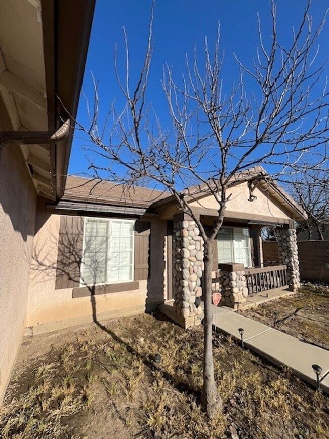 402 N Amador St in Visalia, CA - Building Photo - Building Photo