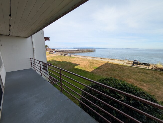 250 Beach Pl in Edmonds, WA - Building Photo - Building Photo