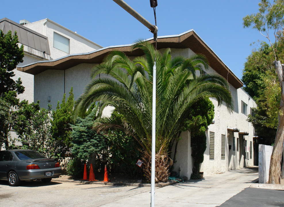 3700-3702 Midvale Ave in Los Angeles, CA - Foto de edificio