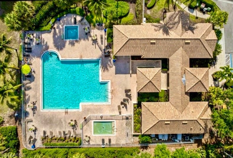 7868 Gardner Dr in Naples, FL - Building Photo