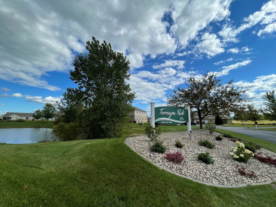 Tarragon Park in Kaukauna, WI - Foto de edificio