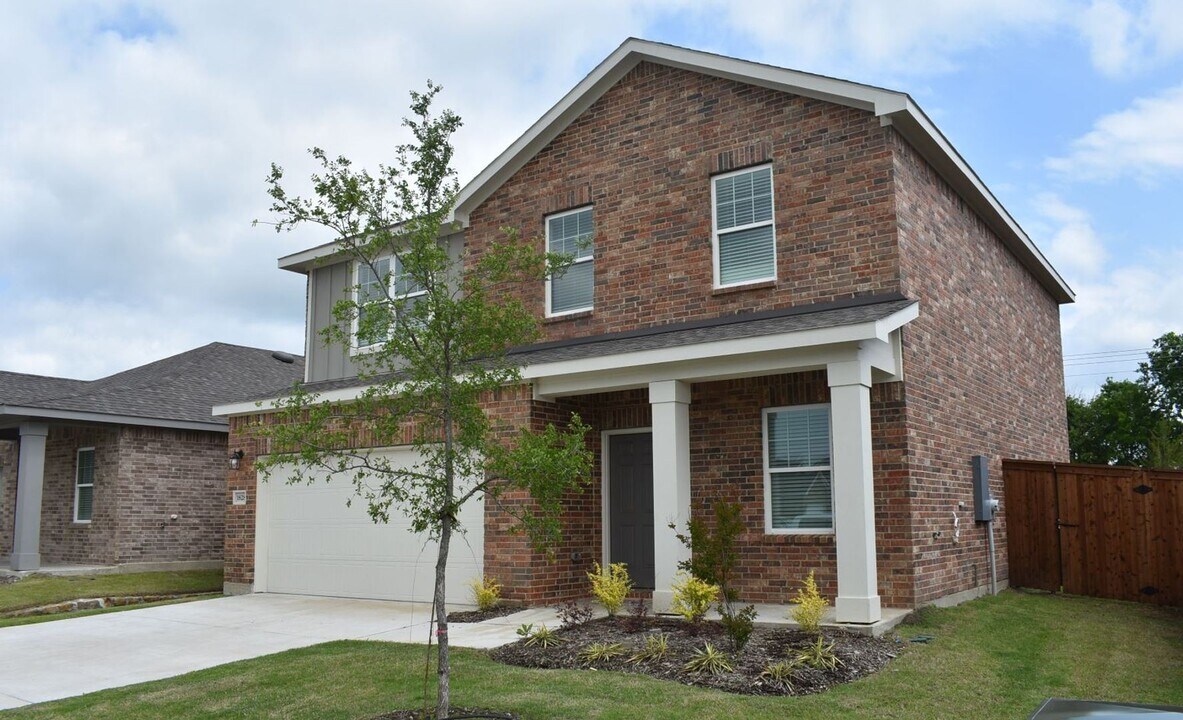 1828 McCree St in Heath, TX - Building Photo