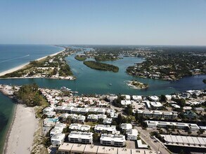 1255 Tarpon Center Dr, Unit 612 in Venice, FL - Foto de edificio - Building Photo