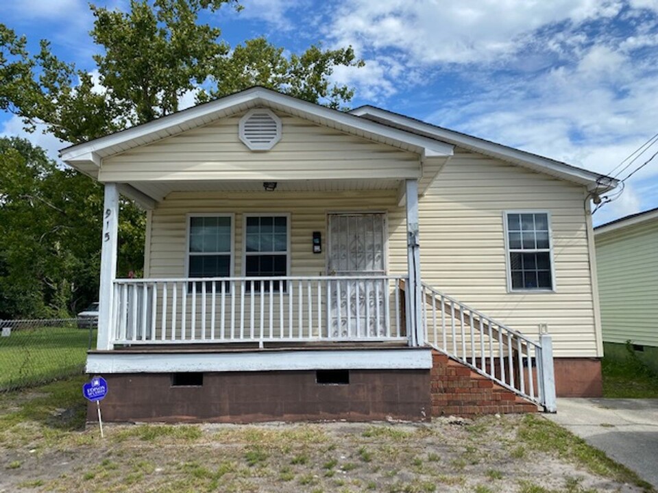 915 Marstellar St in Wilmington, NC - Building Photo