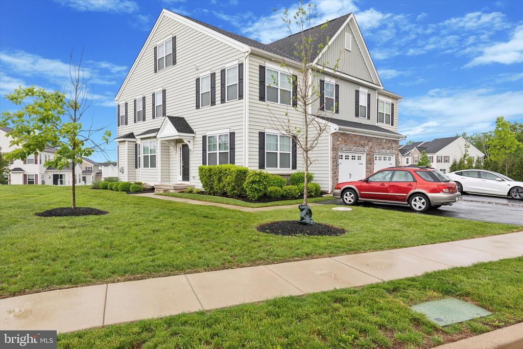 209 Hillstone Cir in Souderton, PA - Building Photo