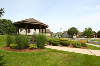 Woodfield Square Condominiums in Brighton, MI - Building Photo - Building Photo