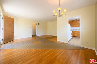 1222 Orange Grv Ave in Los Angeles, CA - Foto de edificio - Building Photo