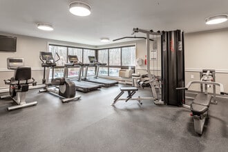 Rockingham Glen in West Roxbury, MA - Foto de edificio - Interior Photo