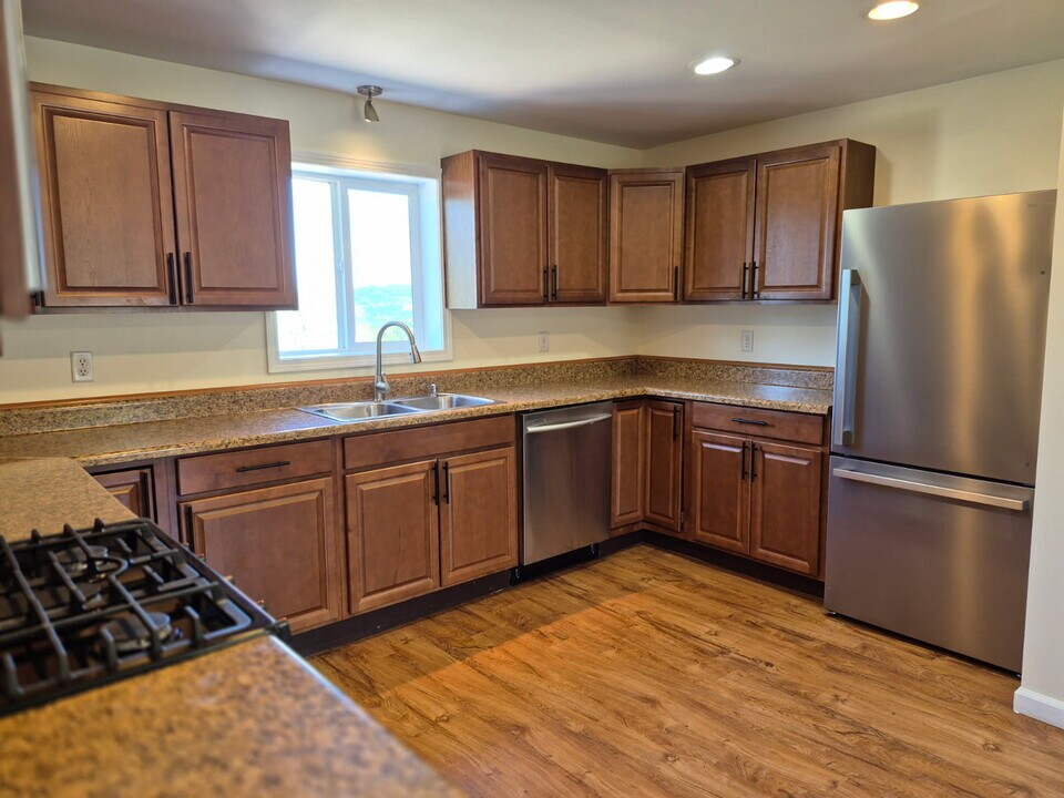 4613 Bear Path Rd in Munnsville, NY - Building Photo