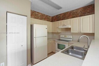 2239 SE 25th Ave in Homestead, FL - Foto de edificio - Building Photo