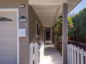 1312 Hill Ave in Menlo Park, CA - Building Photo - Building Photo