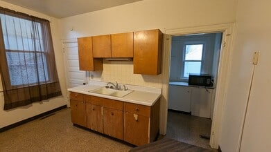 707 N Brady St in Davenport, IA - Building Photo - Building Photo