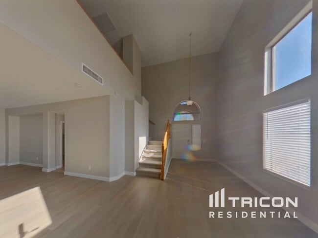 10117 W Luxton Ln in Tolleson, AZ - Building Photo - Building Photo