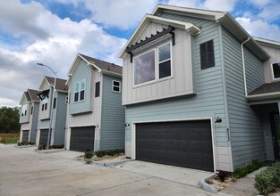 8108 Esther Acres Ln in Houston, TX - Building Photo - Building Photo