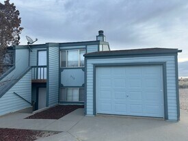 713 Miller Ct, Unit A in Rawlins, WY - Building Photo