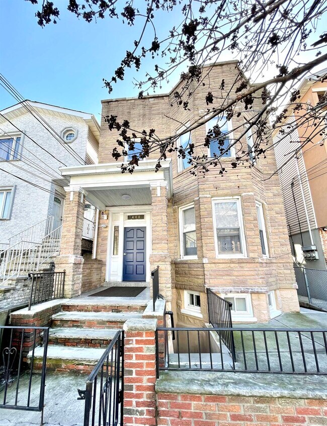 411 66th St in West New York, NJ - Building Photo - Building Photo