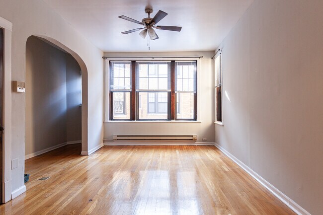717 W Barry Ave, Unit B2 in Chicago, IL - Building Photo - Building Photo