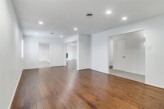 10415 Mapleridge Dr in Dallas, TX - Building Photo - Building Photo