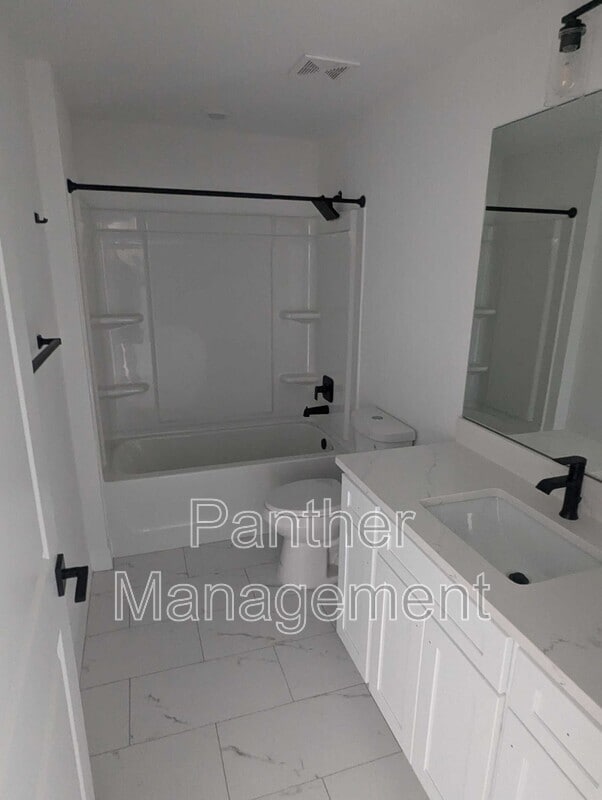 347 NE 19th Terrace in Cape Coral, FL - Building Photo - Building Photo
