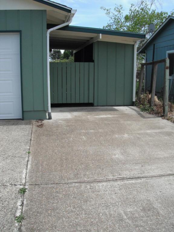 2739 S 9th St in Lebanon, OR - Building Photo - Building Photo