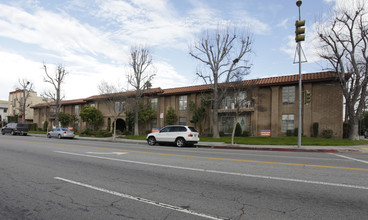 6210 Whitsett in North Hollywood, CA - Foto de edificio - Building Photo