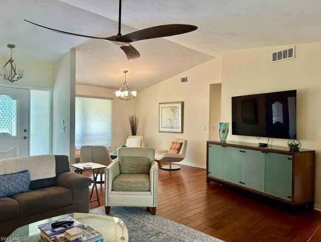 9874 Campbell Cir in Naples, FL - Foto de edificio - Building Photo