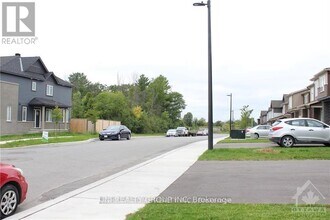 151 Bending Way in Ottawa, ON - Building Photo - Building Photo