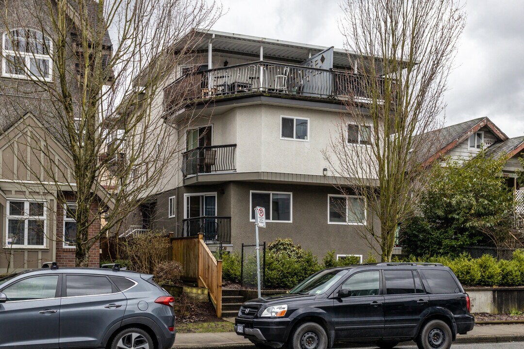 1666-1668 Pender St E in Vancouver, BC - Building Photo