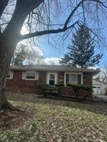991 Deerfield Ct in Xenia, OH - Building Photo